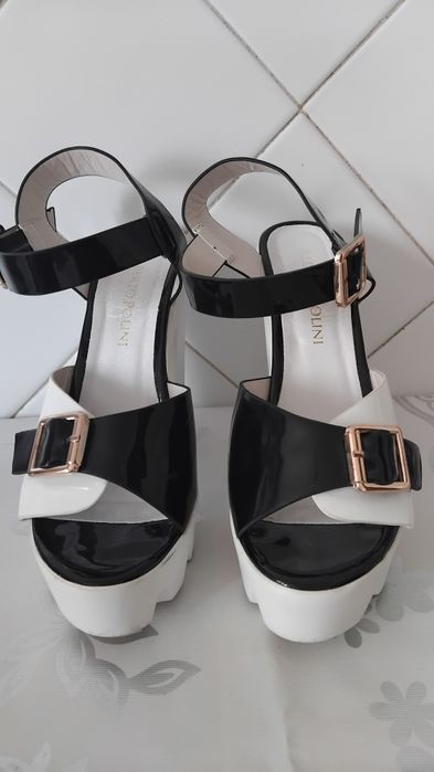 Женские босоножки