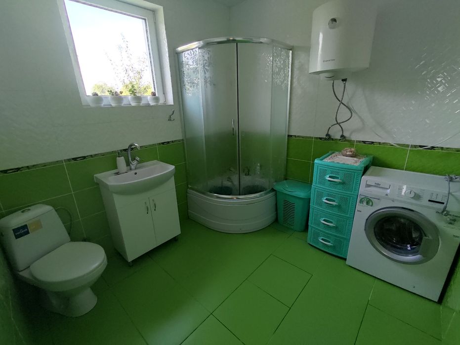 Будинок з ремонтом та меблями(є ще літній будиночок),40 сотих землі