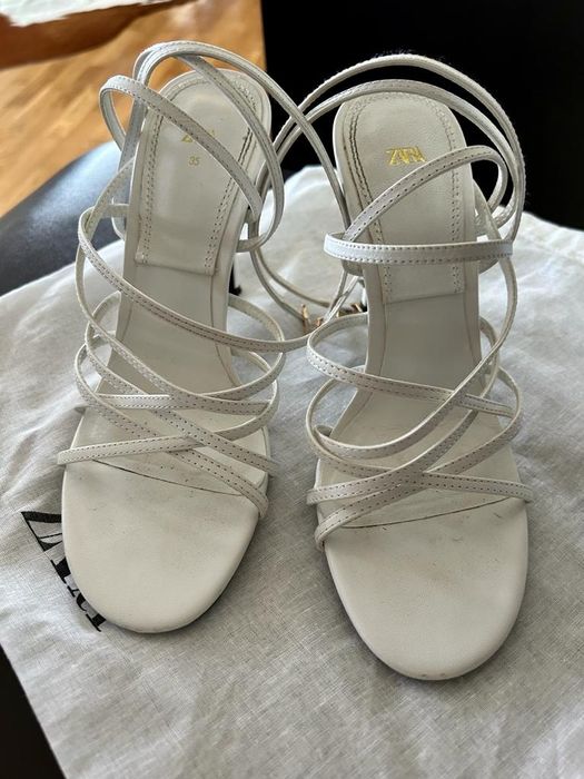 Sandálias 35 brancas Zara