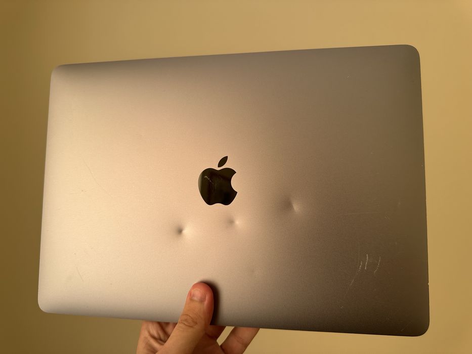 Продам MacBook Air 13” 2019p i5/8GB/128SSD