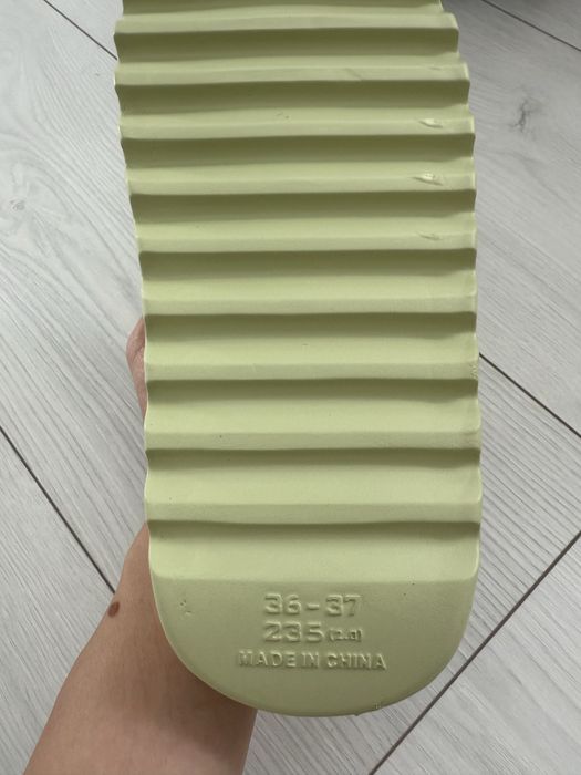 Nowe klapki limonkowe, zielone