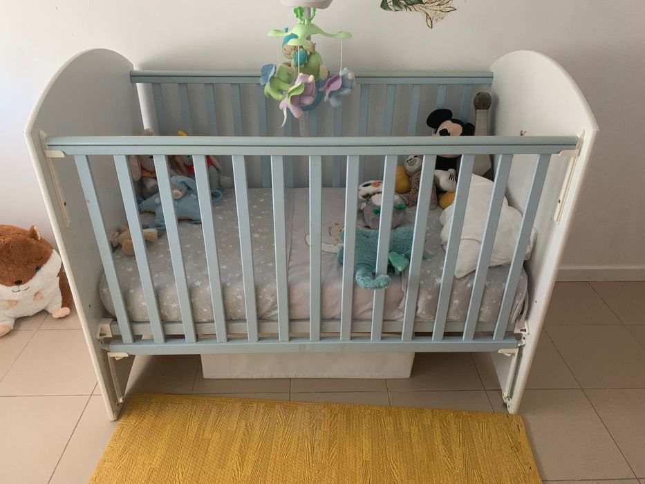 Berço com colchão