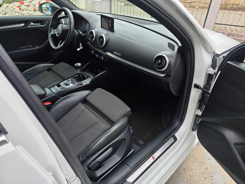 Audi A3 1.6 TDi S-LINE