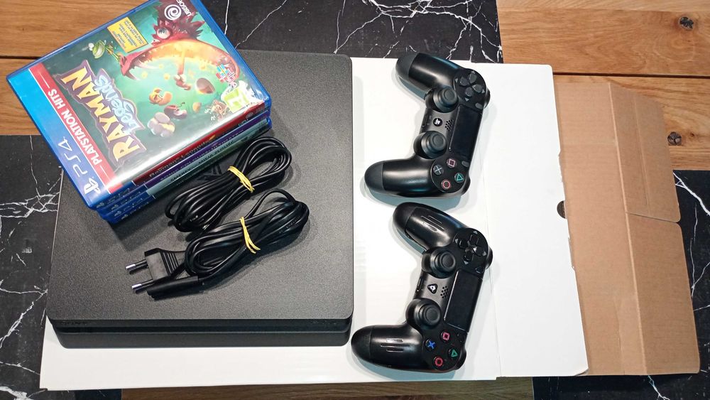 Konsola PS4 Slim 500gb dwa pady+ 5 gier. Okazja.