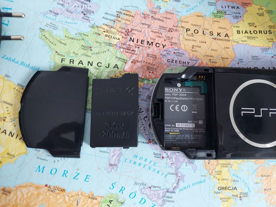 Konsola sony psp 3004 slim piano black zestaw 32gb 100 gier