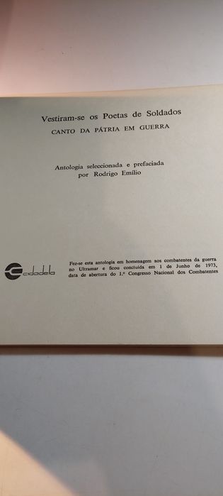 Vestiram-se os Poetas de Soldados - Rodrigo Emílio