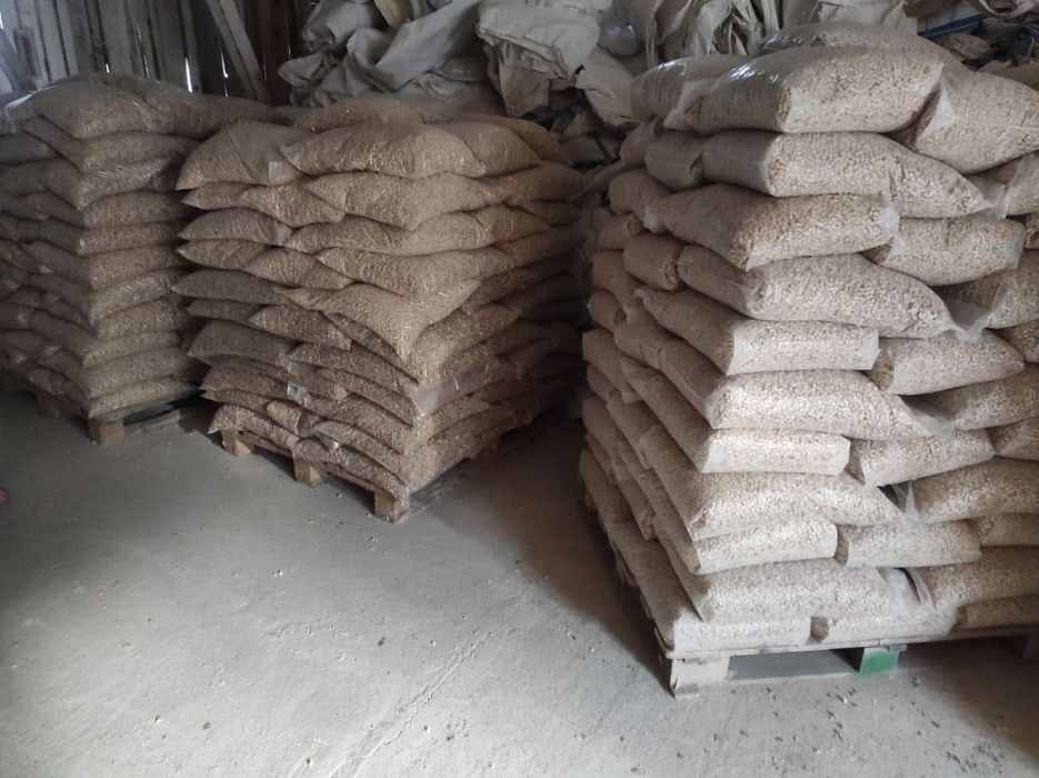 Паливні гранули пелети А1 наповнювач опалення для котлів