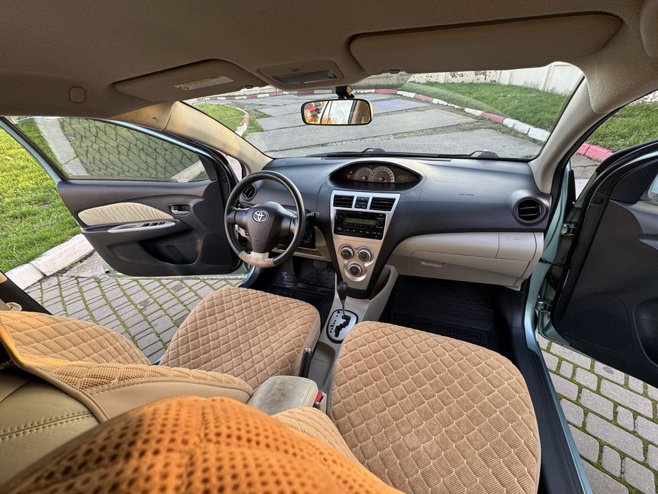 Продам Тоёту Ярис на автомате!