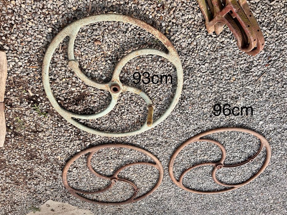 Żeliwne koła koło od sieczkarni duze stare 93 96 70 obręcz koła z wozu