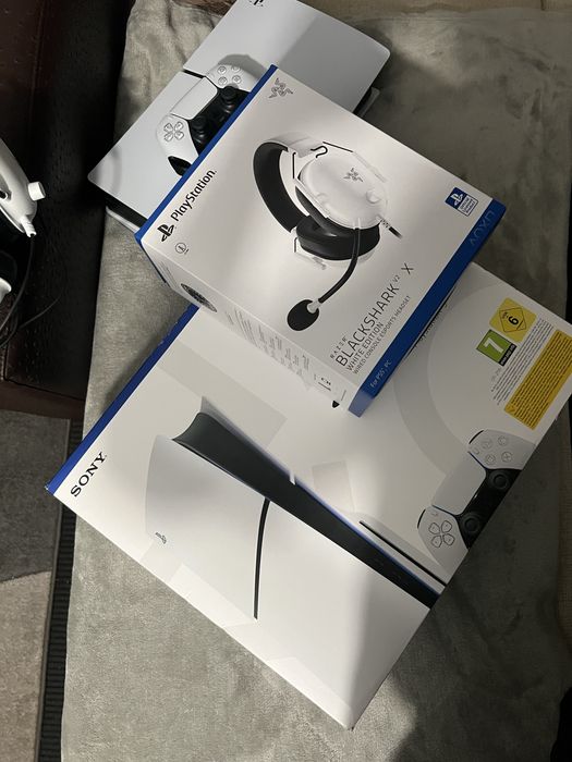 PS5 1TB + Razer BlackShark V2 X White Edition (Headphones)