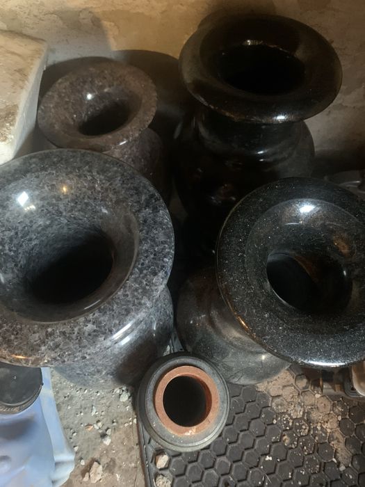 Продам гранітні готові вази