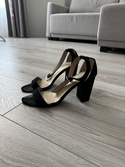 Босоніжки на підборах чорні / босоножки на каблуку