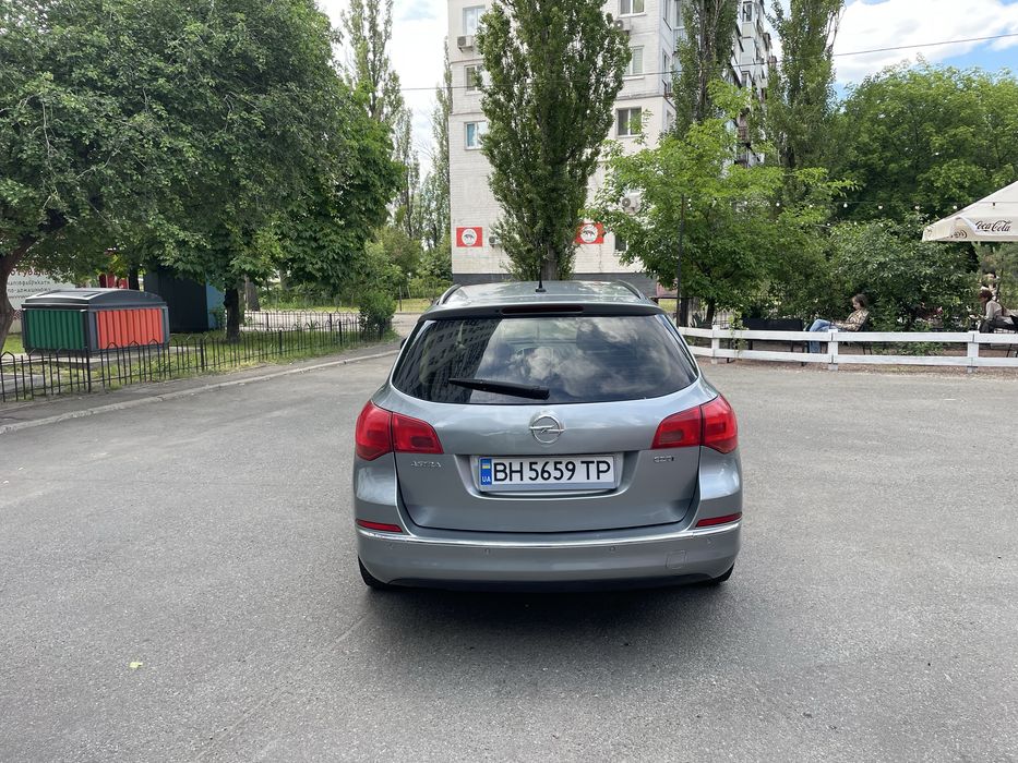 Продам Opel Astra J