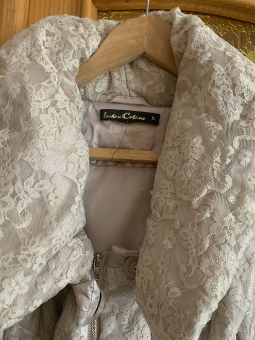 Куртка осінь, у дуже гарному стані,з якісного матеріалу.