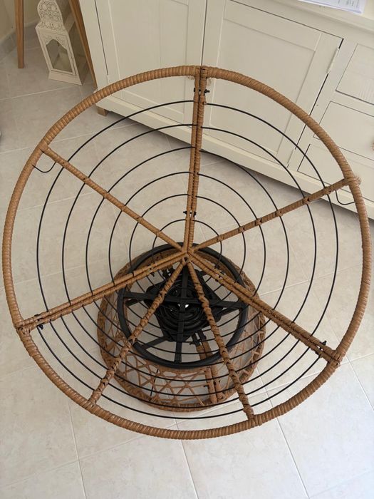 Cadeirão giratório em rattan KASA, como novo!