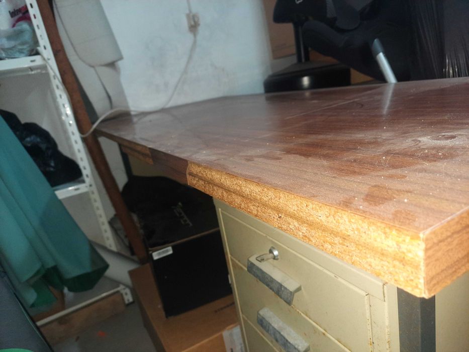 Secretária 1,60m com gavetas