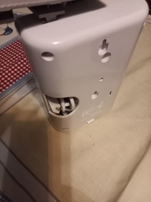 Afia facas e abre latas elétrico