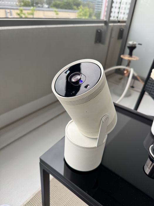 Samsung The Freestyle — портативний Smart-проєктор з акумулятором
