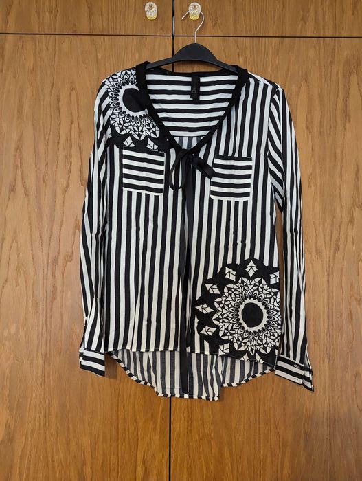 Camisa branca e preta às riscas da Desigual