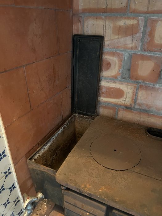 Fogão antigo a lenha – ferro fundido, rústico