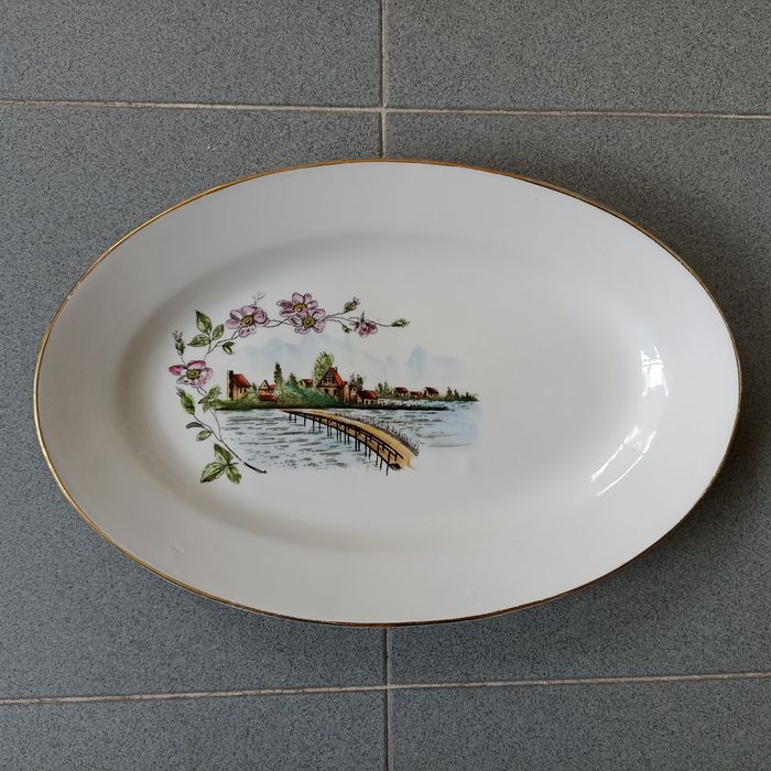 Travessa oval Vista Alegre 1922/47 motivo Paizagem