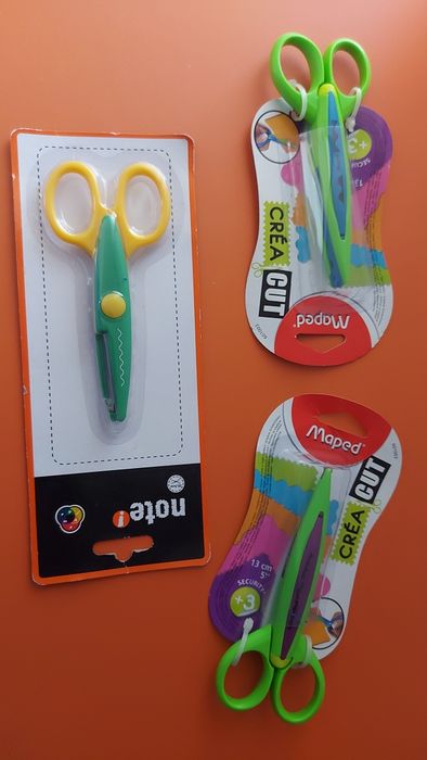 3 tesouras de recorte com feitios