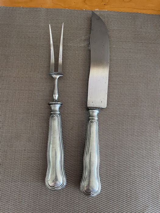 Conjunto de faca e garfo de servir em prata e outros