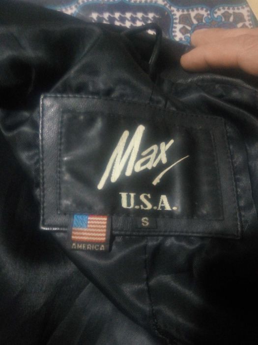 Куртка кожана жіноча.