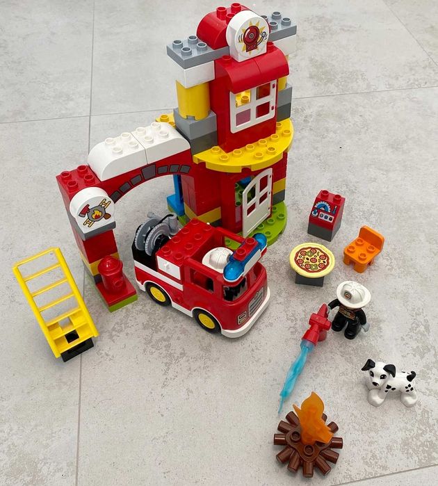 Lego duplo 10903 Remiza strażacka strażacy,pies,hydrant,wóz strażacki