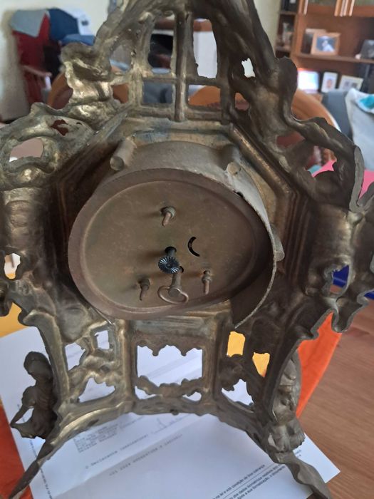 Relógio antigo a funcionar