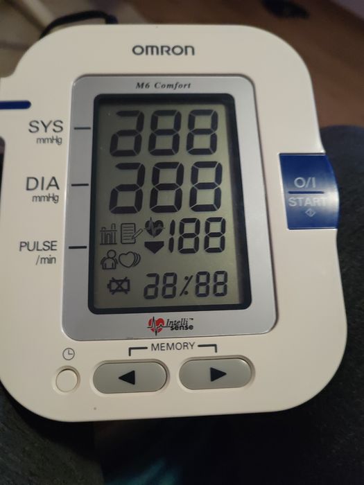 продам тонометр Omron m6 comfort