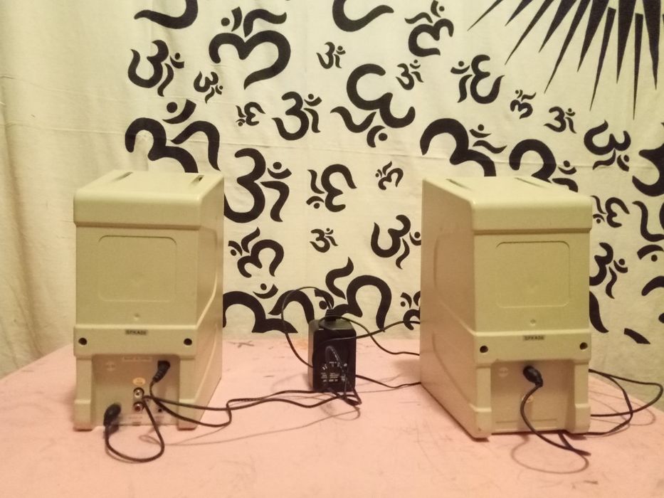 Colunas de som multimédia de alta potência.