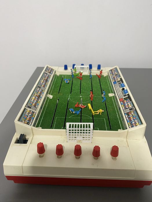 Elektroniczne piłkarzyki Tomy Lata 90