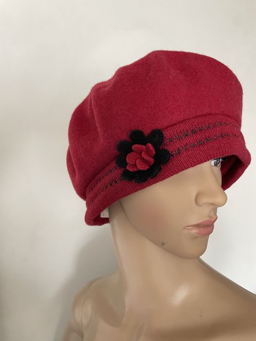 Czerwony beret vintage z antenką 70% wełny 30% bawełny