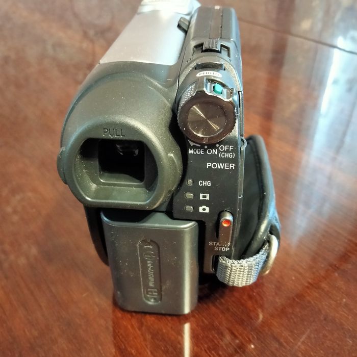 Відеокамера SONY Handycam DCR-DVD 108.