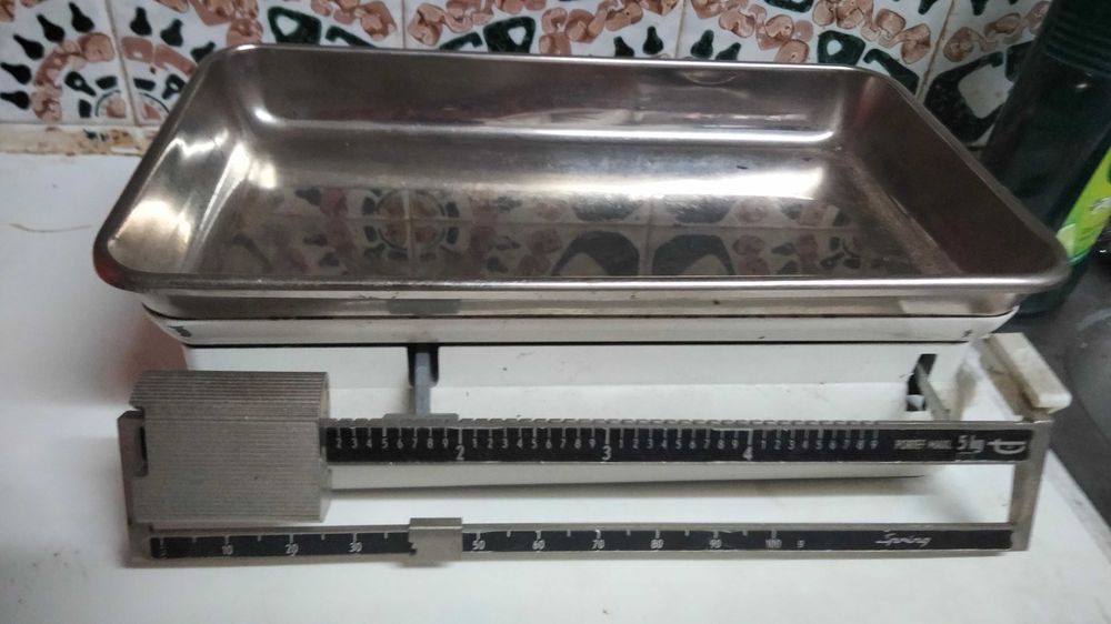 Balança Antiga em Bom estado (5kg)