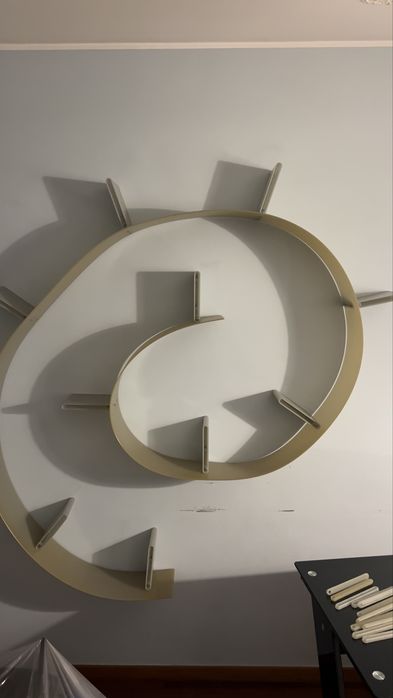 Estante em forma caracol