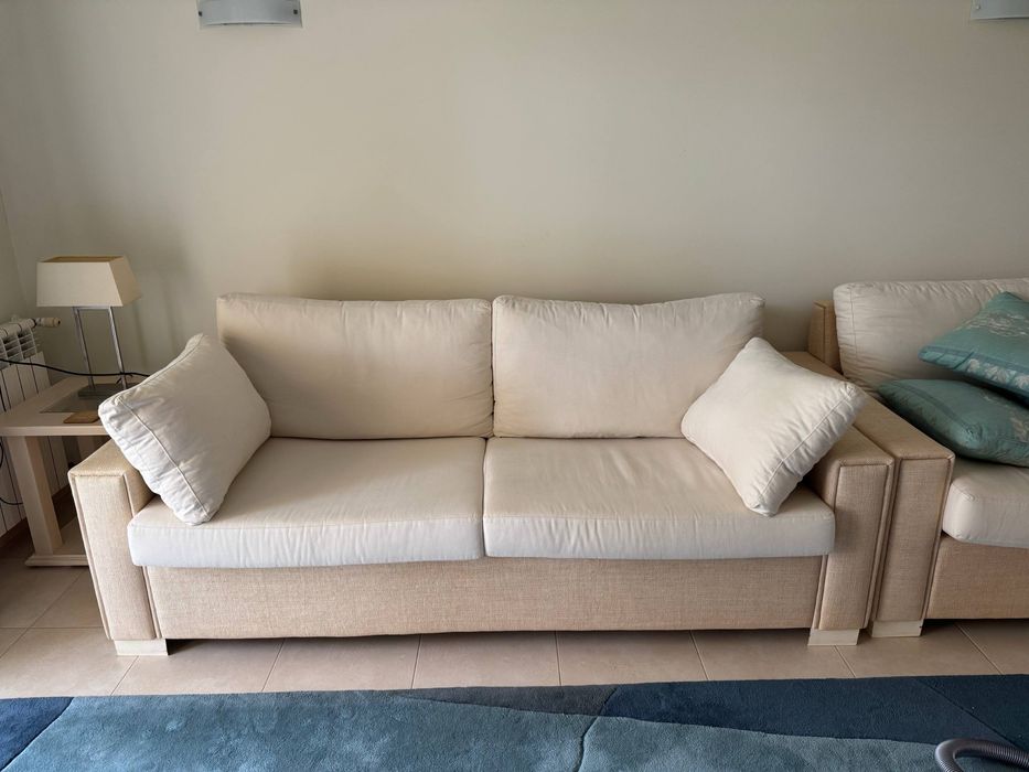 Sofá Cama de 3 Lugares + 2 Mesas de Apoio de Sala (Excelente Estado)
