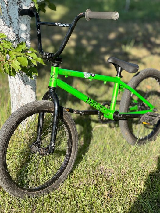 Велосипед BMX спорт