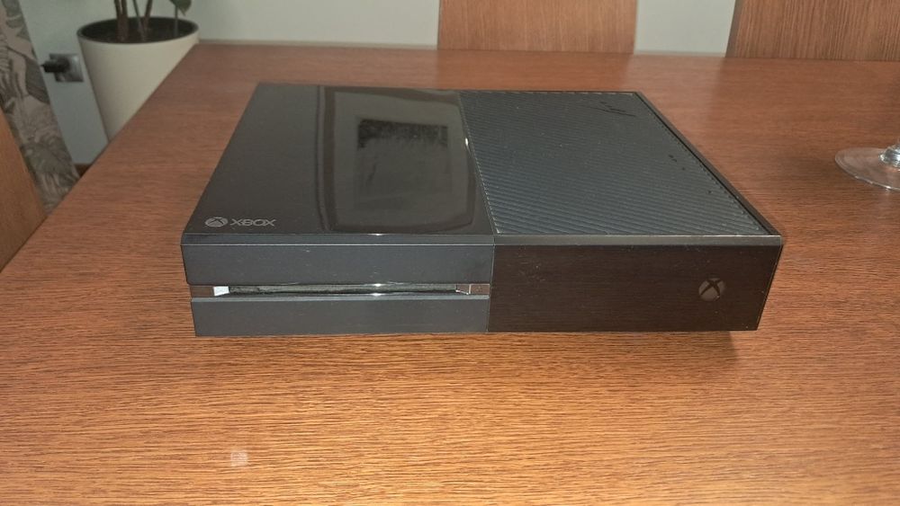 Konsola Xbox one  + 4 gry