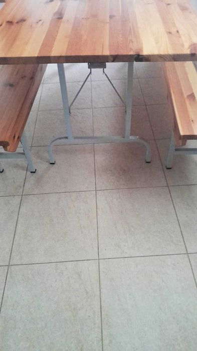 Mesa de Madeira Maciça com Bancos