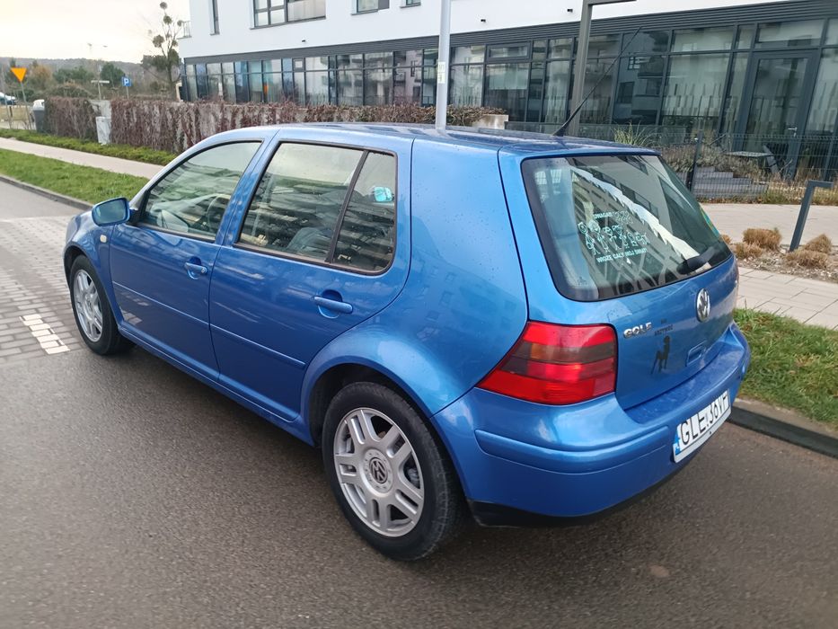 VW golf 1.6 Benzyna 1999 rok 250 Przebiegu