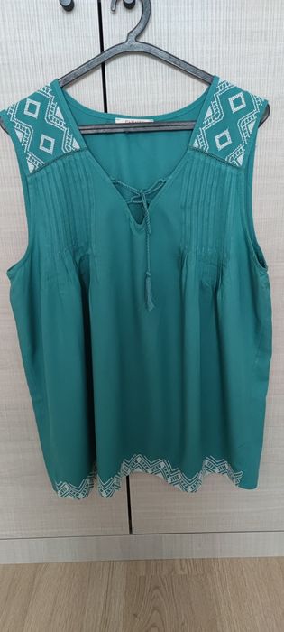 Peças vestuário feminino L=42 a estrear