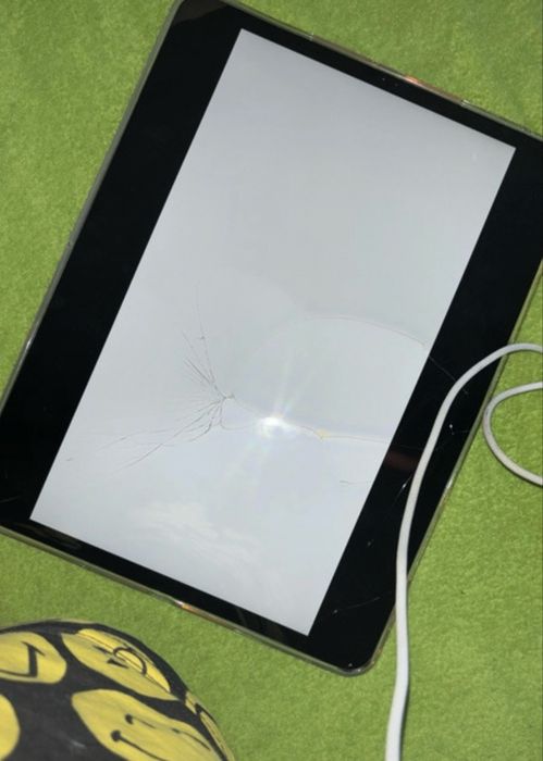 *Tytuł:* iPad Pro 12.9" 2020 256GB A2229 - NA CZĘŚCI - Płyta