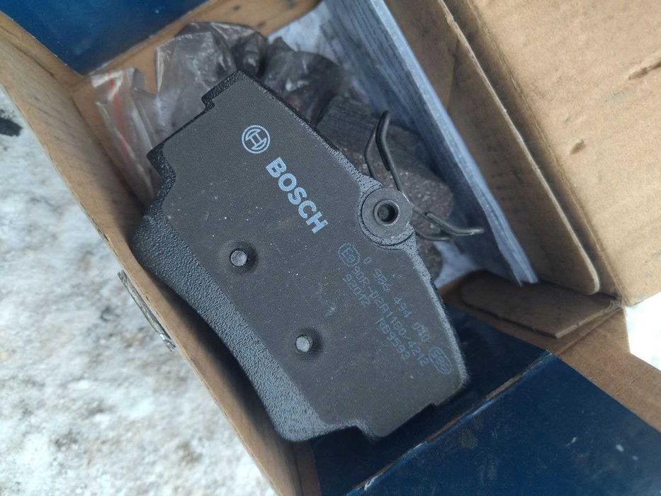Колодки тормозные BOSCH  орыгинал  Nissan , Opel , Renault