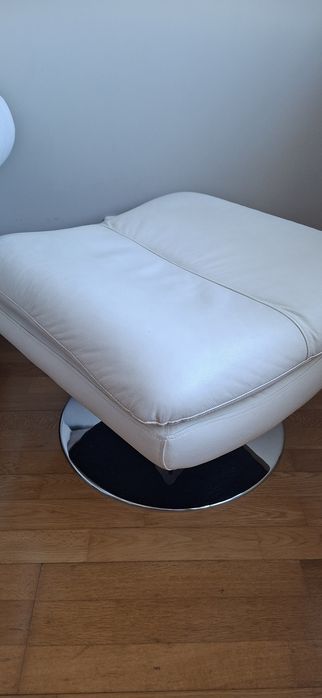 Puff em pele cor perola 55x55