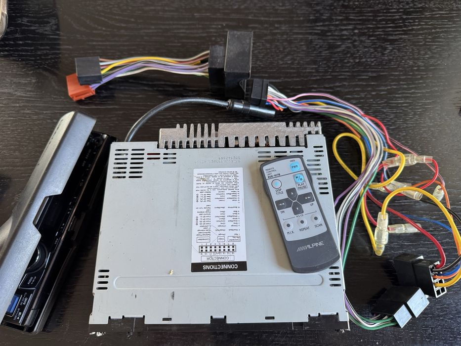 Rádio Alpine CDE-133BT