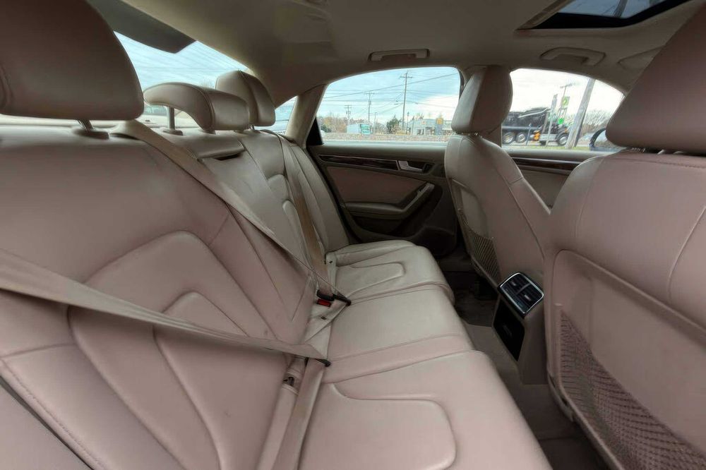 Audi A4 2.0T Premium Plus      2011