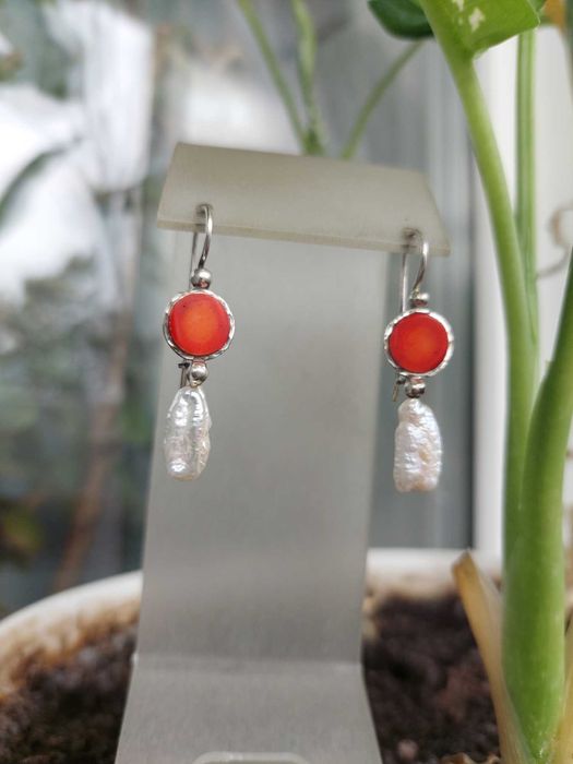 серебряные серьги с кораллами и жемчугом