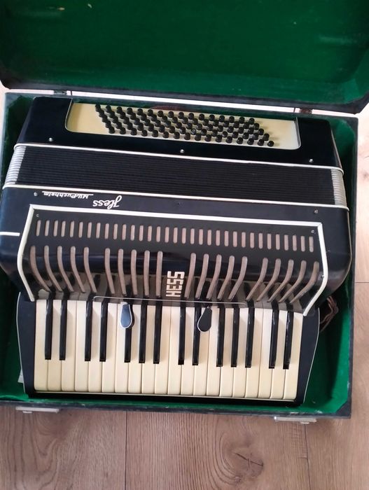 Akordeon Hess 90 basów